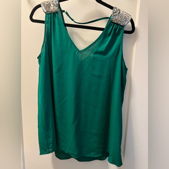 Kelly Green Embellished Shoulder Top Size L - Picture 1 of 5